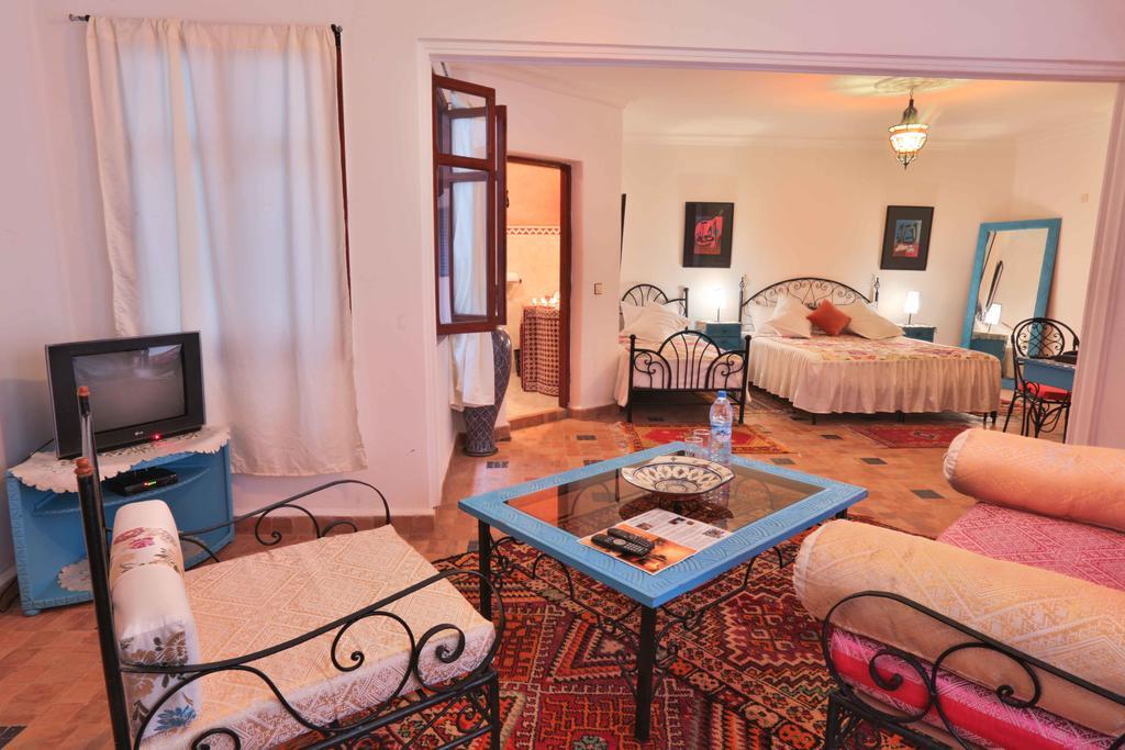 Riad Al Khansaa Szavíra Kültér fotó
